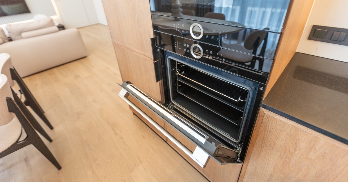 Какво точно включва професионалното почистване на фурна?